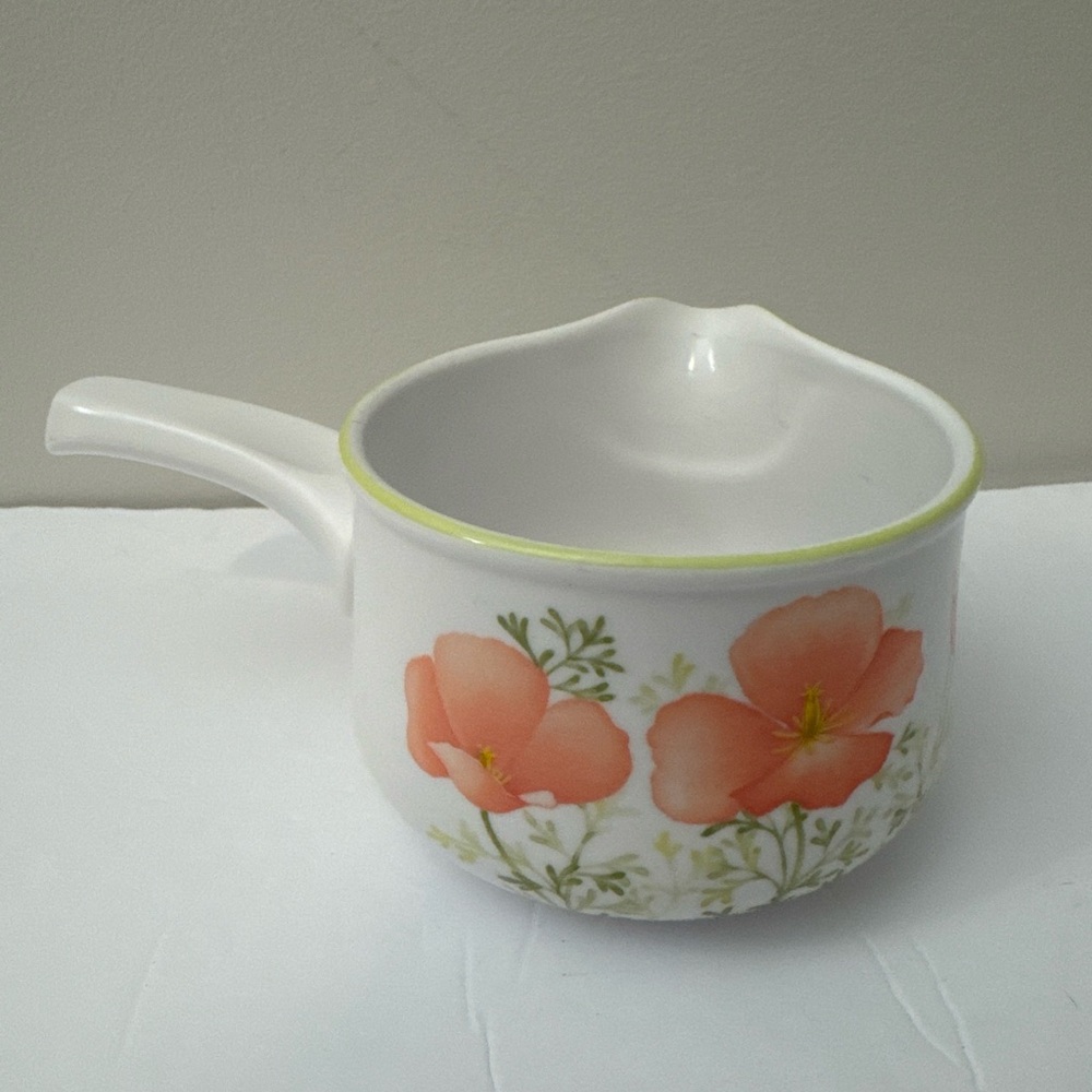NORITAKE CHINA PROGRESSION BRIGHT SIDE 9079 Vintage Gravy sauce Handle vintage